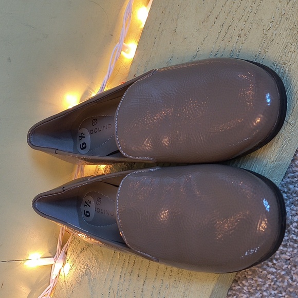 Bandolino Shoes - Women's Bandolino Flat Loafer Slip On Grey Taupe Patent Leather 6½